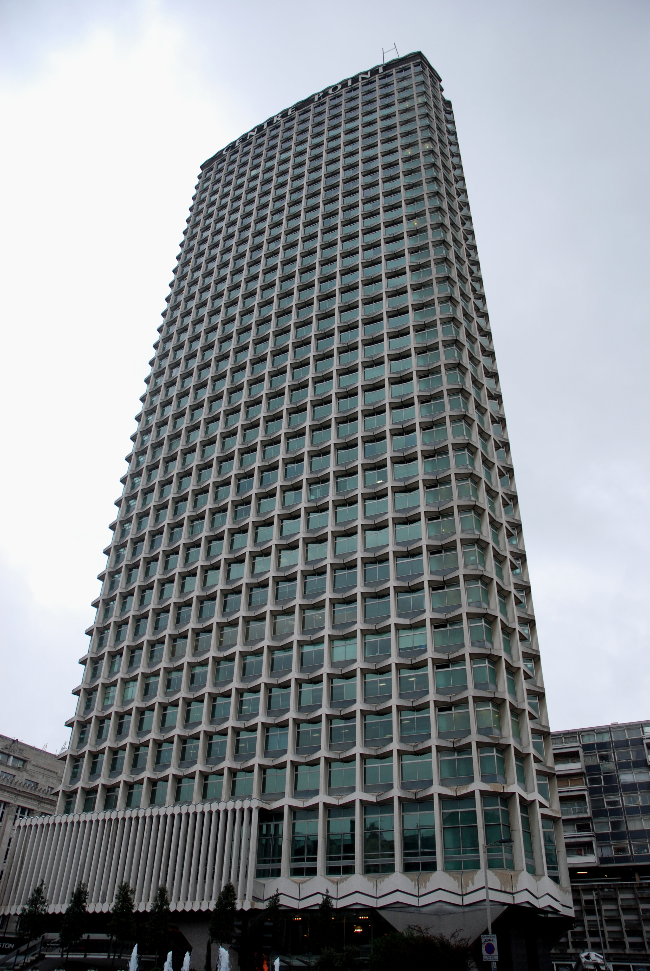 Tall_building_(3071109121).jpg