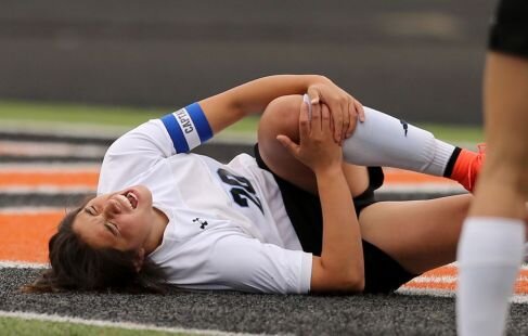 torn-acl-playing-soccer.jpg